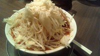 「激レッド（並）　麺硬め、少なめ、やさい、にんにく780円」@ジャンクガレッジ 東京ラーメンストリートの写真