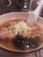 「禁断の煮干し醤油らあめん（800円）」@麺道 しゅはり 六甲道本店の写真