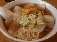 「しょう油チャーシューメン(並)(750円)飛騨牛串焼き」@飛騨高山 板蔵ラーメンの写真