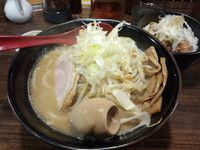 「味噌(野菜ニンニク増し)＋味玉＋チャーシュー丼」@麺処 花田 池袋店の写真