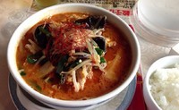 「牛筋クッパ湯麺＋ライス(並)780円＋200円･税別」@中華麺房 Covo Caldoの写真
