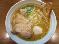 「鶏そば醤油＋味玉・チャーシュー（７００＋３５０＝１０５０円）」@はりけんラーメンの写真