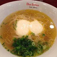 「らぁ麺フロマージュ980円(九条ネギとチーズのかけそばリゾット付」@黄金の塩らぁ麺 due Italian 市ヶ谷店の写真