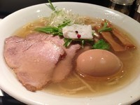 「煮豚塩そば 1050円＋味玉 100円」@SOBAHOUSE金色不如帰の写真