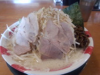 「メガもやしラーメン（かためん）+替玉（はりがね）」@長浜豚骨ラーメン 一番軒 総本家の写真