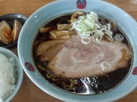 「ヤング＋煮たまご＋小ライス」@ダルマヤラーメン 新庄店の写真