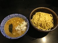 「つけ麺(中)750円＋刻み玉ねぎ100円」@狼煙 〜NOROSHI〜の写真