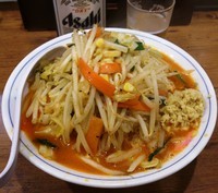 「ピリ辛タンメン　820えん　　瓶ビール　500えん」@東京タンメン トナリ 大宮店の写真