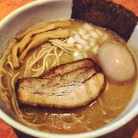 「鶏煮干らーめん feat.味玉（麺硬め）」@麺家 一鶴の写真