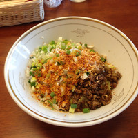 「汁なし担々麺600円」@中華屋 龍影の写真