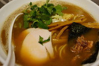 「烏賊干し鶏白湯醤油そば」@新橋 纏の写真