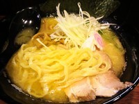 「濃厚鶏白湯らー麺」@俺麺山田の写真