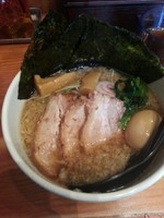 「つなスペ醤油ラーメン　950円」@らぁ麺屋 つなぎの写真