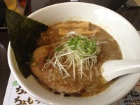 「魚介しょうゆラーメン鯖Ｗ 背脂あり」@俺らラーメン ちょもらんまの写真