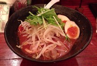 「濃厚豚骨辛麺『山』味玉付き＋めし(小盛)820円＋100円」@辛麺 真空 町田本店の写真