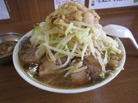 「豚マシラーメン(ヤサイニンニクアブラ）900」@ラーメンの店 どでん 北浦和店の写真