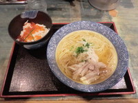 「軍鶏そば + タラバガニ炊き込みご飯いくらがけ」@麺屋こうじの写真