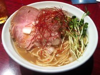 「極灰汁中華　薬味増し」@灰汁中華 丿貫の写真