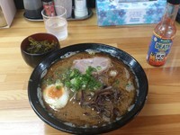 「魚粉豚骨ラーメン ＋高菜」@豚骨ラーメン 新井商店の写真