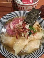 「ワンタンメン950円＋鶏ごはん200円」@饗 くろ㐂の写真