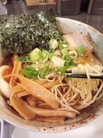 「魚介醤油らーめん600円」@博多らーめん○楽の写真