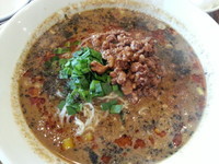 「四川黒胡麻担々麺（ライス付）　９８０円」@いろは茶房の写真