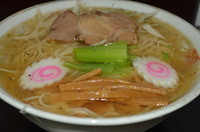 「冷たい大盛旨塩支那そば　800円」@支那そば専門店 見晴亭 藤岡店の写真