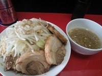 「つけ麺（並）＋小豚　750＋150＝900円」@びんびん豚の写真