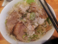 「汁なし剣ラーメンニンニクベース温麺+ニンニク野菜ショウガ」@麺屋 騎士の写真