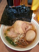 「特製醤油らぁ麺(全部乗せ）1080円+餃子380円」@もりずみキッチンの写真