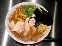 「特製中華そば900円麺カタメ」@東京神田 角中中華そば店の写真