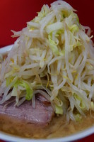 「小ぶた（麺少なめ）＋ニンニク＋野菜マシマシ」@ラーメン二郎 神田神保町店の写真