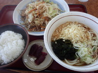 「野菜炒め定食セット（冷したぬき）780円」@山田うどん 北園店の写真