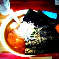 「豚醤油熱　トッピング煮卵、のり」@拉麺熱の写真