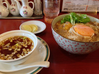 「豚玉毛丼」@らーめん まるたつの写真