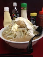 「ﾗｰﾒﾝ（ニンニクヤサイアブラ）+持ち込み調味料」@ラーメン二郎 相模大野店の写真