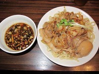 「肉盛りつけ麺並780円＋肉増し220円＋無料味玉」@魁 肉盛りつけ麺 六代目けいすけの写真