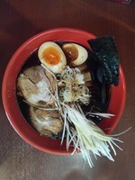 「富山ブラックネギ玉らーめん」@麺家いろは 武蔵小山店の写真