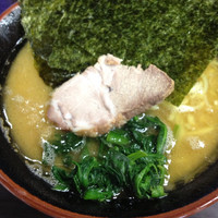 「ラーメン並 麺硬め脂多め」@横浜家系ラーメン田中の写真