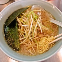 「ネギラーメン（中盛／麺カタメ）　650円+100円=750円」@ラーメンショップ 椿 玉造店の写真