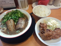 「炙り焼き焼豚こってりラーメン唐揚げセット」@らーめん壱蔵の写真