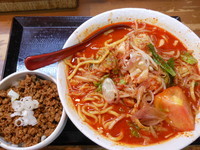 「夏野菜のドチンピララーメンと痺れるそぼろご飯セット」@味噌麺処 花道庵の写真