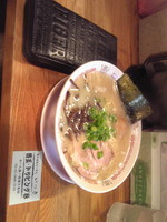 「ねぎラーメン+味たまご+替え玉無料券（＠８５０円）」@博多長浜らーめん いっきの写真