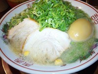 「ねぎラーメン+半熟味付たまご（＠８８０円）」@久留米ラーメン 福ヤ 南越谷店の写真