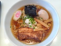 「醤油ラーメン(味玉サービスCP)・ぎょうざAセット¥880円」@麺 GLITTERの写真