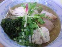 「丸地鶏黄金ラーメン + 半ライス」@MENYA 食い味の道有楽の写真