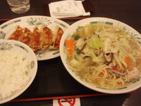 「野菜たっぷりタンメン(490円)+餃子+ライス」@日高屋 京成船橋店の写真