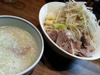 「ザルラーメン￥780＋大盛り￥100＋豚増し￥150」@ラーメンアキラの写真