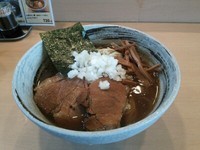 「冷やし煮干し中華そば（醤油；大盛）」@麺味庵 和（NAGOMI）の写真