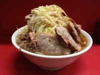 「小ブタ入り　ヤサイマシニンニクカラメ　800円」@ラーメン二郎 上野毛店の写真